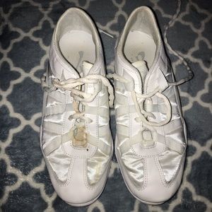Cheer shoes